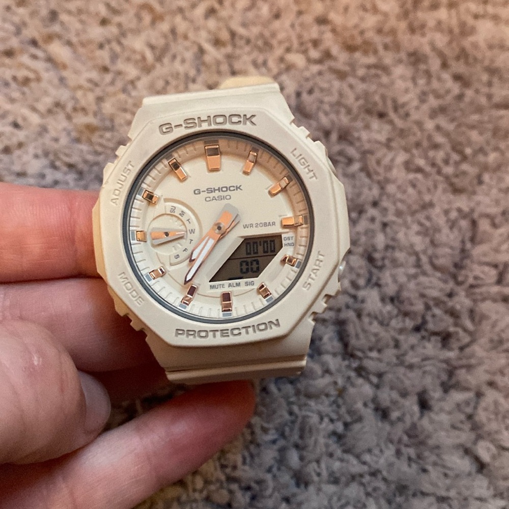Casio G Shock  WOMENs watch 
GMA-S2100MD

Rose Gold and Pink